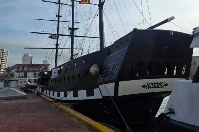 Experiencia-pirata-navegando-por-la-bahia