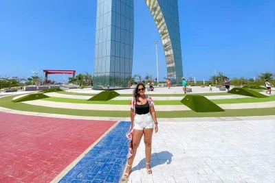Monumento-Aleta-del-Tiburon-simbolo-del-Junior-de-Barranquilla (1)