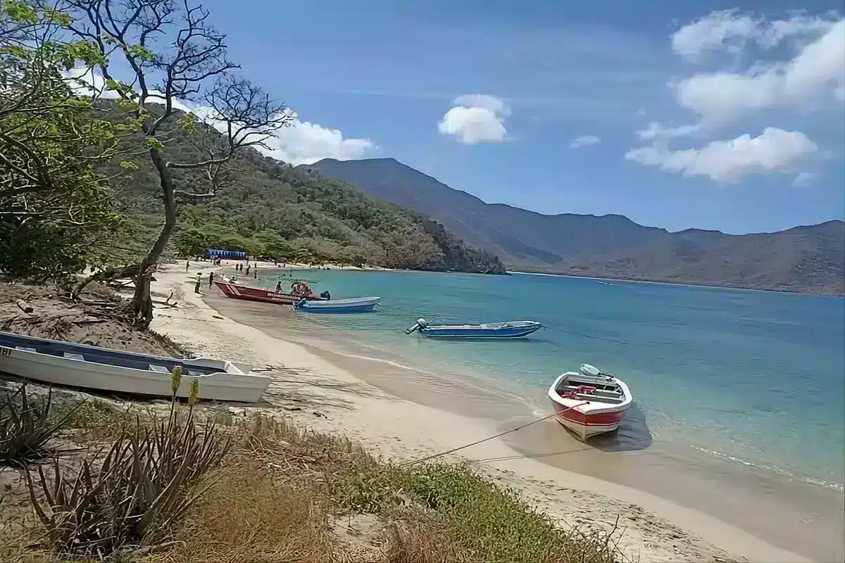 TOUR A PLAYA CRISTAL EN EL PARQUE TAYRONA DESDE CARTAGENA
