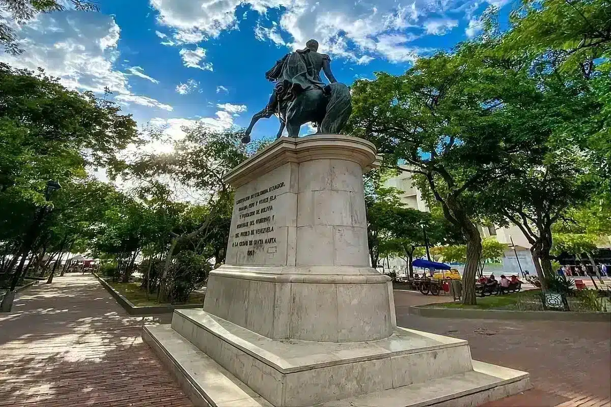 Plaza-de-bolivar-en-santa-marta