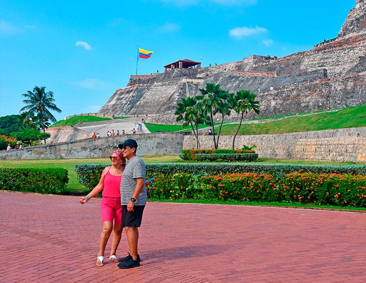 chiva-tradicional-cartagena-city-tour3